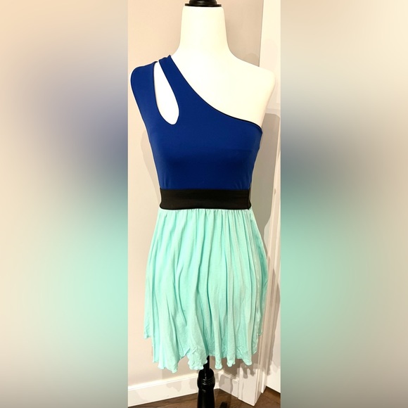 Venus Dress Sz Small - Picture 2 of 8